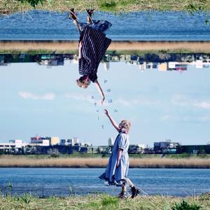 日本小伙在中国餐厅打到小女孩
